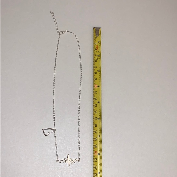 ❤️NWT. Heartbeat 💗 necklace. - Picture 4 of 4